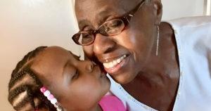 Une grand-mère de 86 ans a adopté 189 enfants en quarante ans et veut continuer « Ils ont besoin de moi »