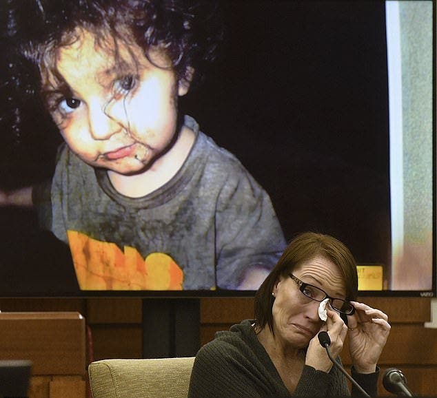 Une maman pleure au tribunal devant les photos de ses enfants morts dans une maison insalubre 2 1 1