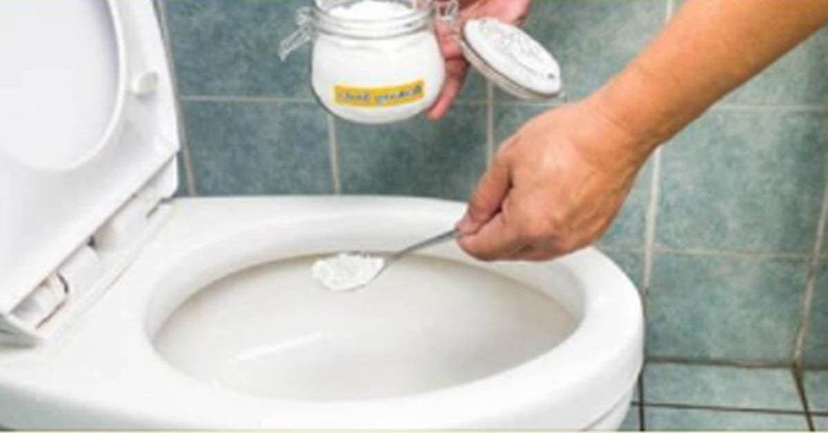 Utilisez le bicarbonate de soude pour que vos toilettes sentent toujours bon