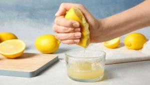 Voici ce qui se produit lorsque vous consommez de l’eau tiède au citron