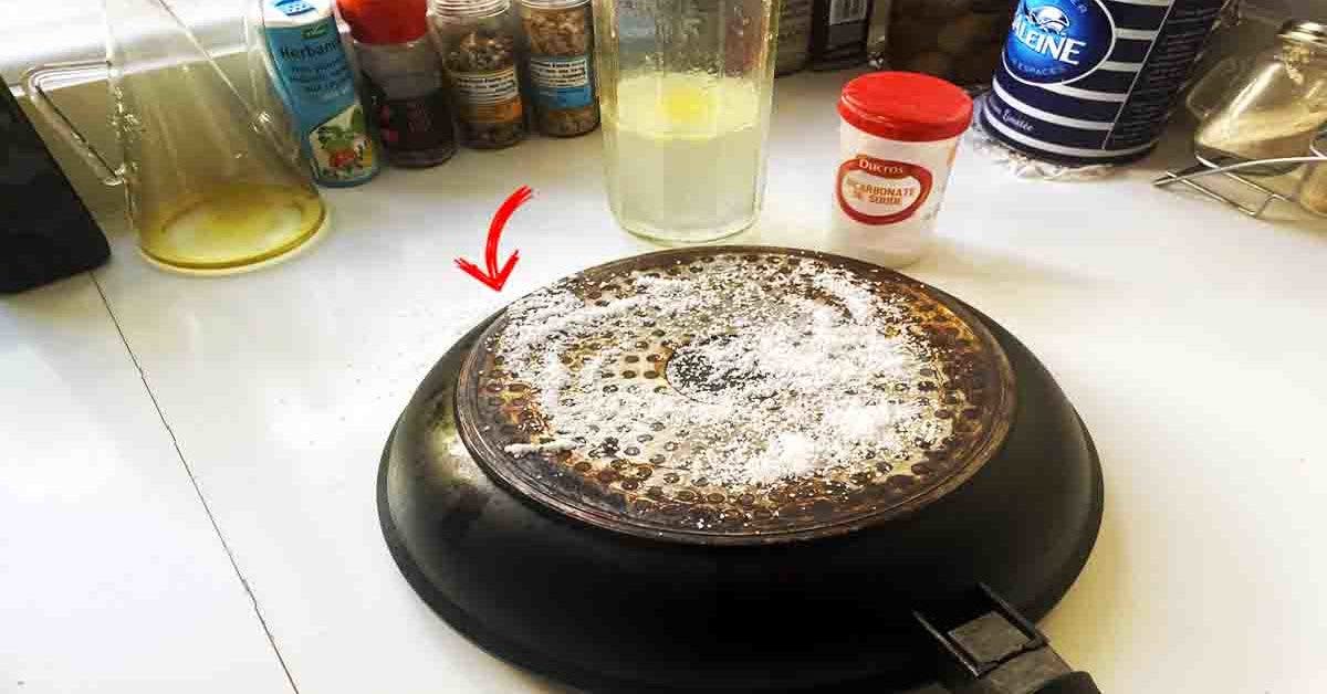 Voici comment nettoyer le dessous des casseroles et des poêles pour les rendre comme neuves
