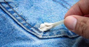 Voici comment retirer un chewing-gum des vêtements sans les abîmer