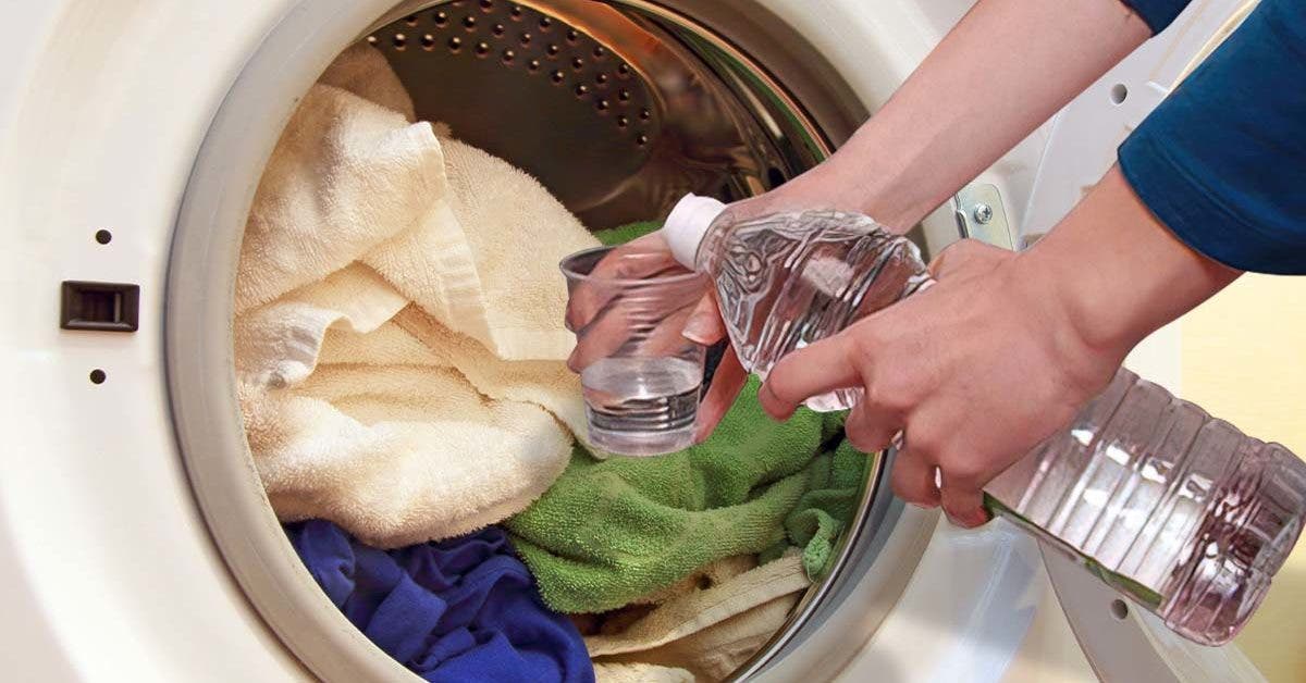 Voici pourquoi il est indispensable de verser du vinaigre dans la machine à laver une fois par mois