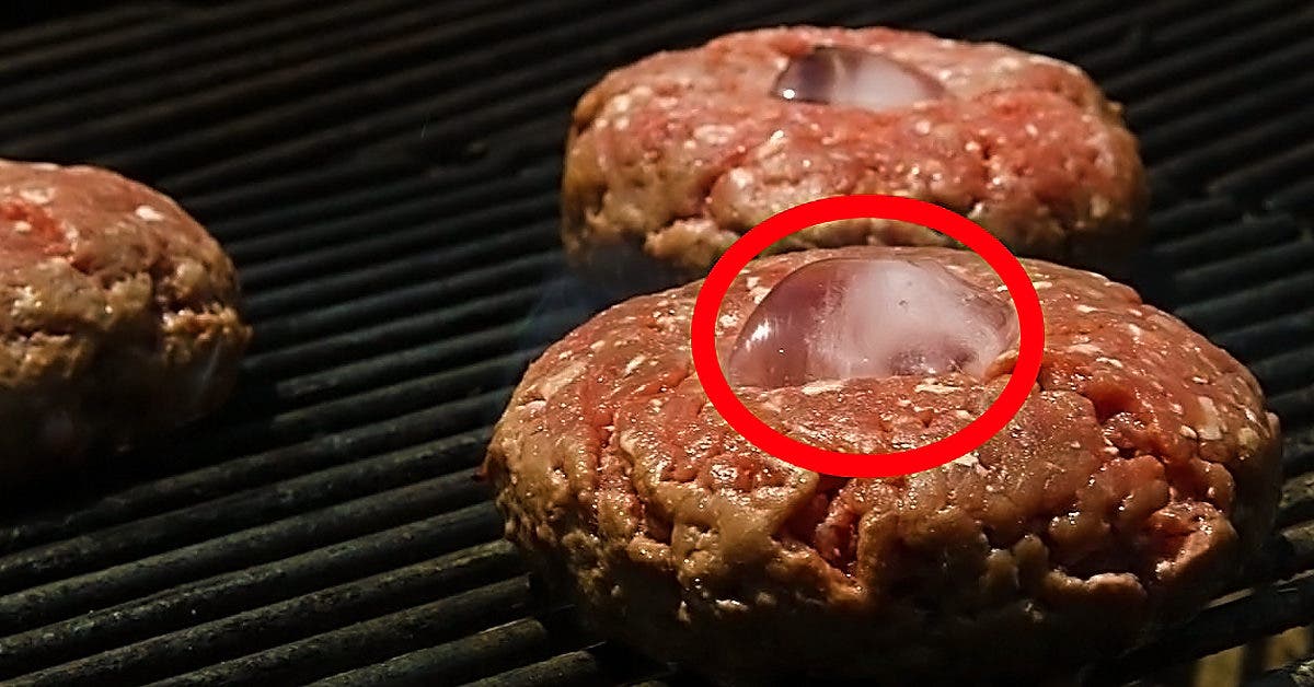 Voici pourquoi il faut absolument mettre un glaçon sur la viande pendant la cuisson