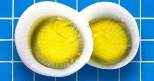 Voici pourquoi les œufs durs ont un anneau vert bizarre autour du jaune