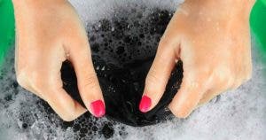 Comment laver les vêtements noirs sans les décolorer ? 4 astuces pour conserver leur couleur