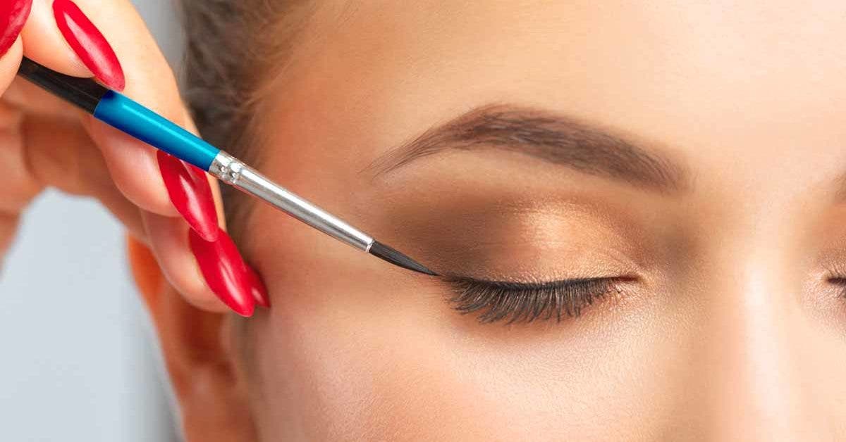 Vous aurez un regard irrésistible en appliquant l'eye-liner de cette manière