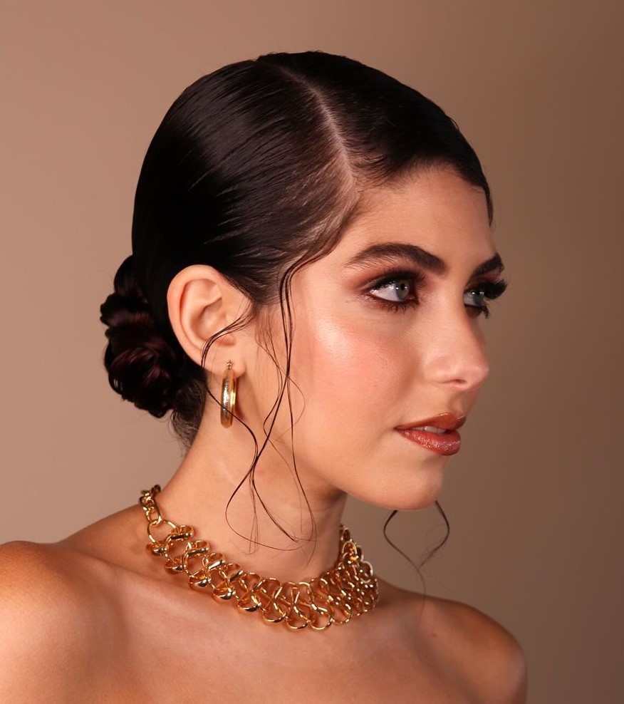 Wet look avec chignon