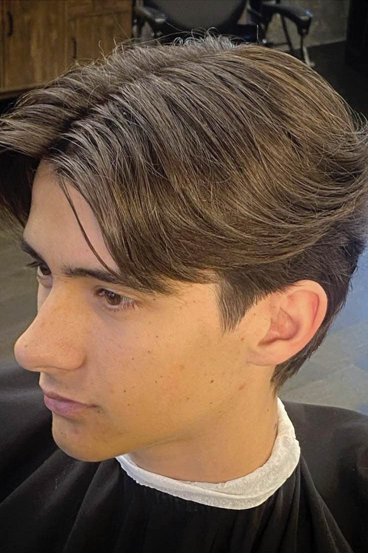 Wolf cut avec raie centrale Wolf cut avec raie centrale
