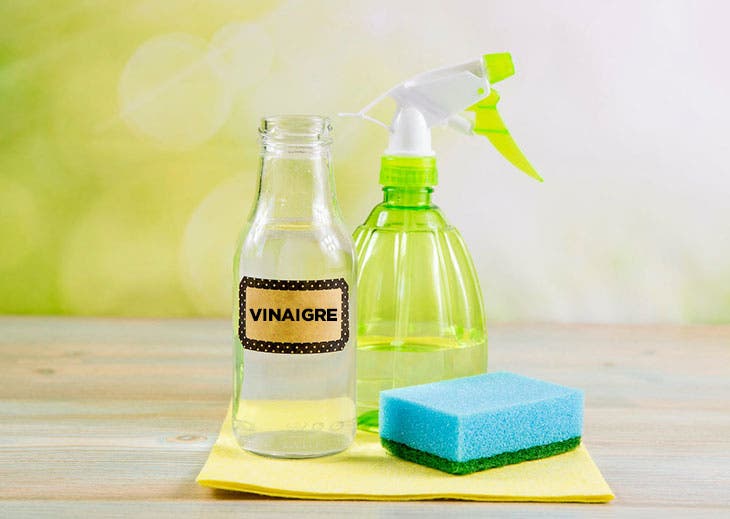 Throwing a dishwashing sponge into the washing machine: The magic trick that solves a common problem 4 White wine vinegar