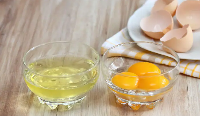 Masque aux œufs pour nourrir la peau.