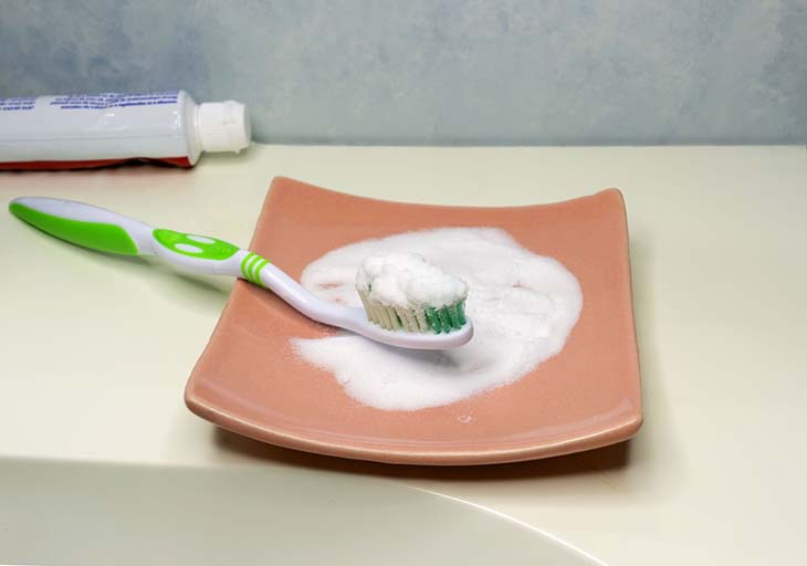 spazzolino da denti con bicarbonato di sodio