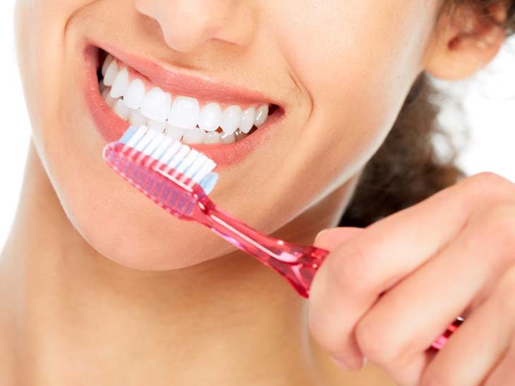 bicarbonate dentifrice blanchissant - Voici la vraie signification des bandes de couleurs sur votre tube de dentifrice