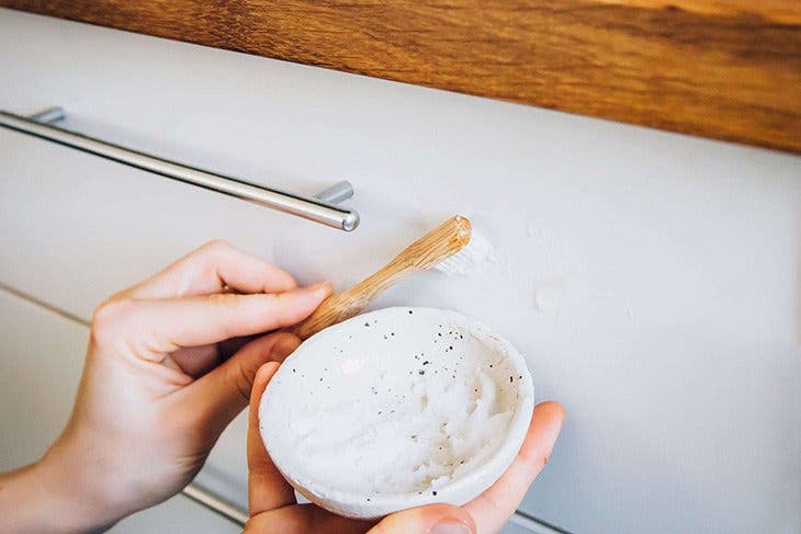 Enlever la graisse avec du bicarbonate de soude Enlever la graisse avec du bicarbonate de soude