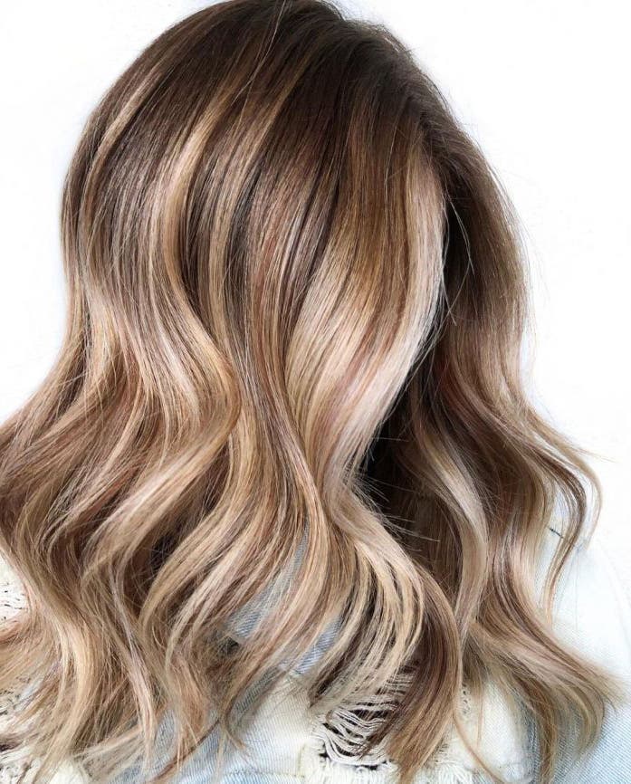blond cannelle - Les 50 meilleures couleurs de cheveux et tendances de 2023