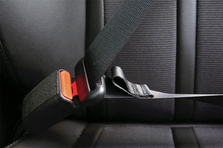 boucle présente sur la ceinture de sécurité