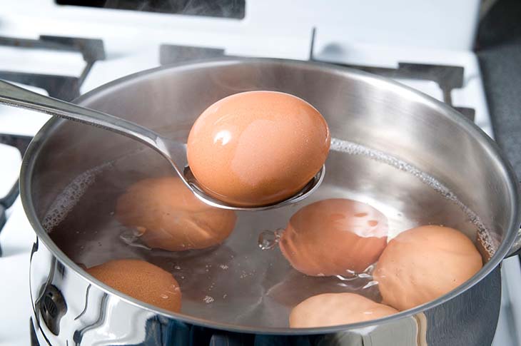 bollire le uova