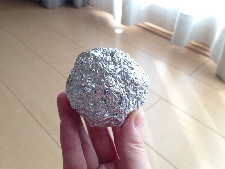 Pourquoi mettre une boule de papier d'aluminium dans la machine à laver ?