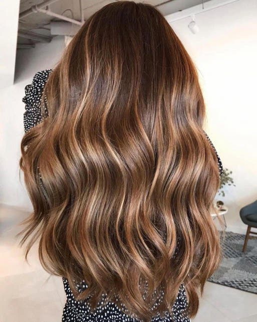 brunette noisette - Les 50 meilleures couleurs de cheveux et tendances de 2023