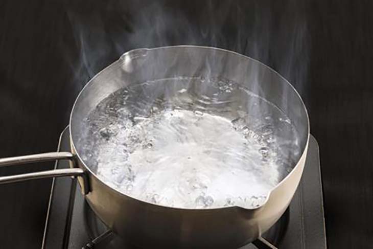 casserole eau bouillante