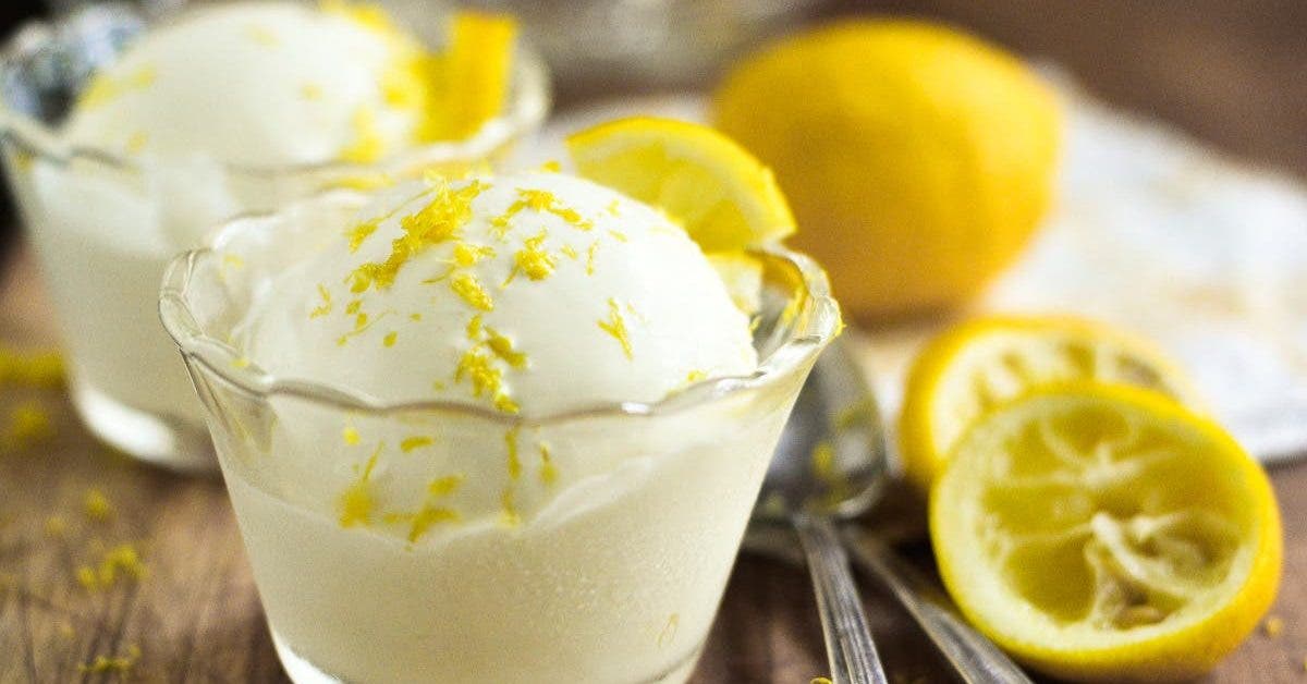 Cette délicieuse glace au citron sans sucre est la gourmandise parfaite pour l’été