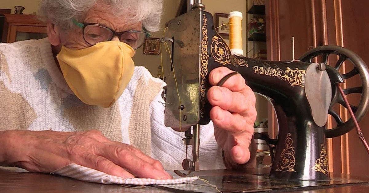 cette-mamie-de-94-ans-utilise-sa-machine-a-coudre-des-annees-30-pour-fabriquer-des-masques