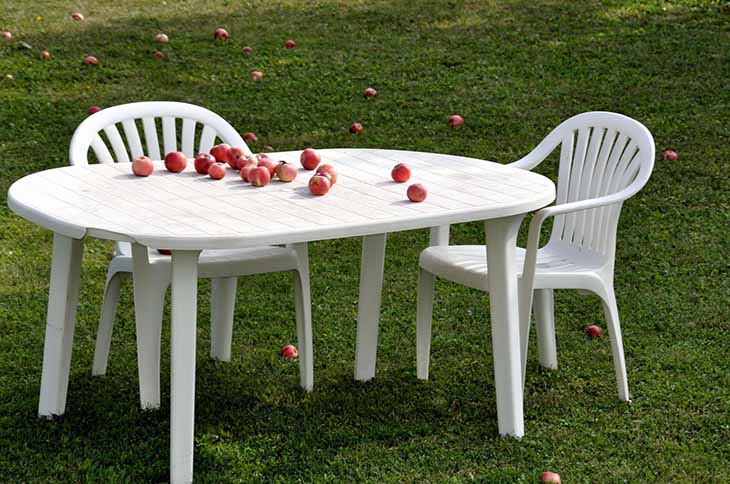 chaises table jardin - Des chaises blanches jaunies ? Les blanchir et les faire ressembler à de nouveaux trucs