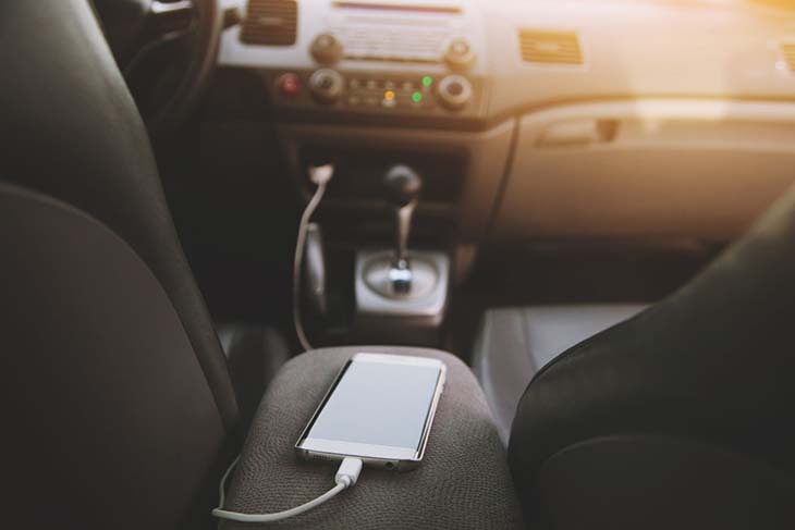 charger telephone voiture