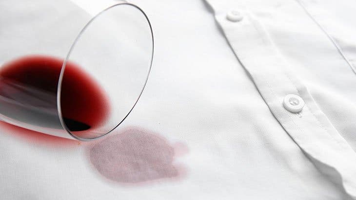 camicia macchiata di vino