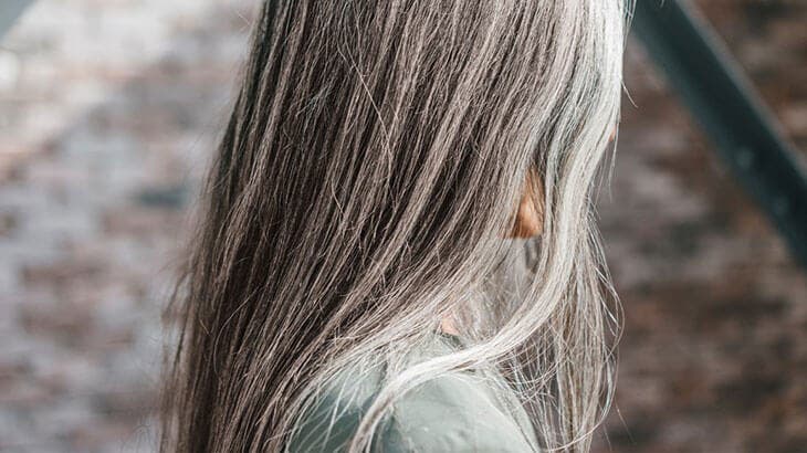 Cheveux gris