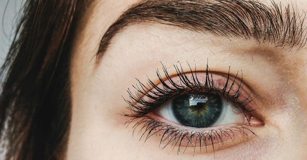 Comment faire pousser ses cils naturellement