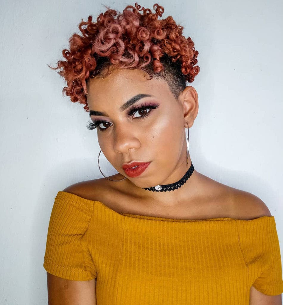 Cheveux bouclés rasés sur le côté 60 photos pleines de style