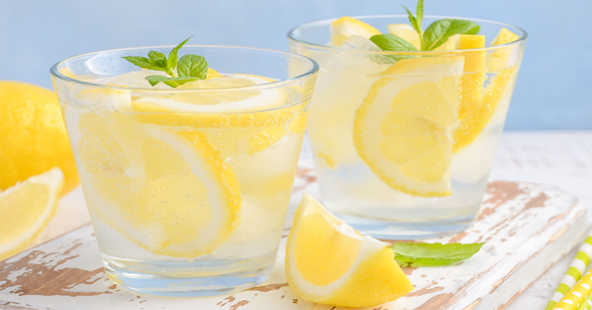 Ne mettez plus jamais de rondelles de citrons dans votre verre