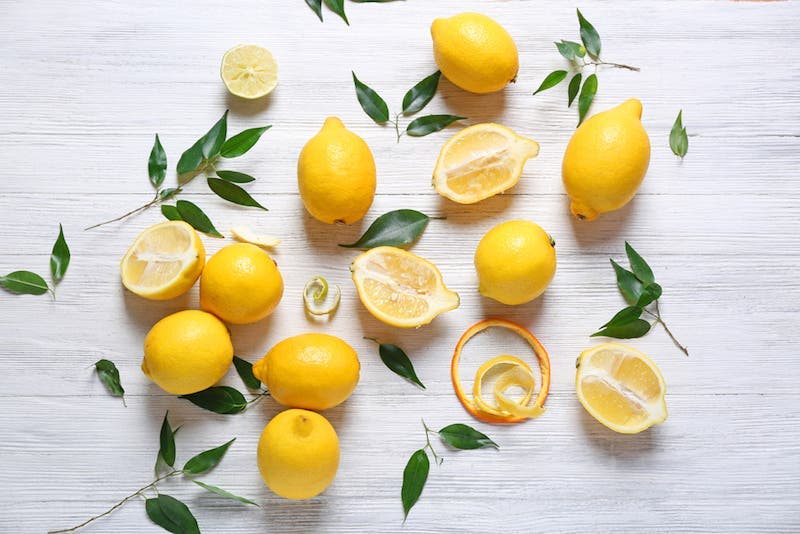 Du citron et du sel et tout ce qu’il vous faut pour éliminer les mauvaises odeurs de la cuisine et de la maison 