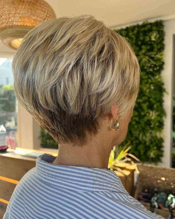 Corte em V platinado  O CORTE EM V é o estilo mais clássico entre