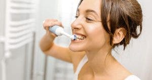 Comment choisir sa brosse à dents électrique : guide complet