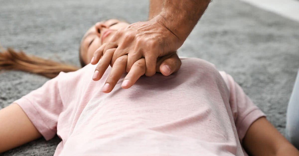 comment-faire-un-massage-cardiaque