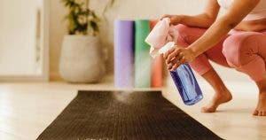 Comment nettoyer un tapis de yoga sans produits chimiques ?