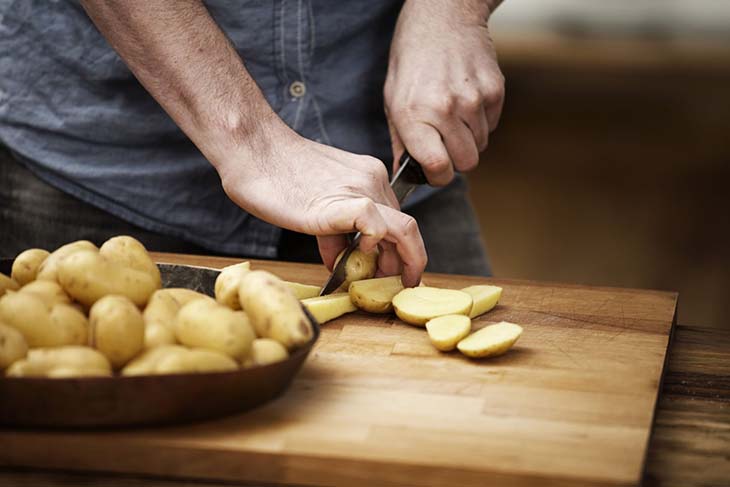 couper pommes de terre