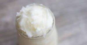 Crème naturelle à l’huile de coco pour rajeunir le contour des yeux