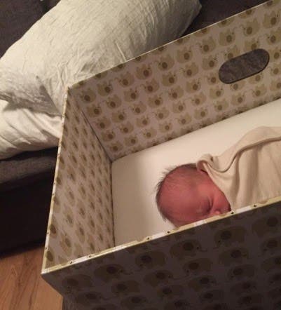 decouvrez-la-raison-geniale-pour-laquelle-chaque-bebe-en-finlande-dort-dans-une-boite-en-carton-3