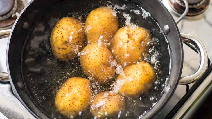 agua de cocción para las patatas