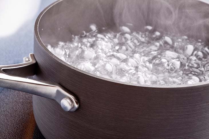casserole d'eau bouillante