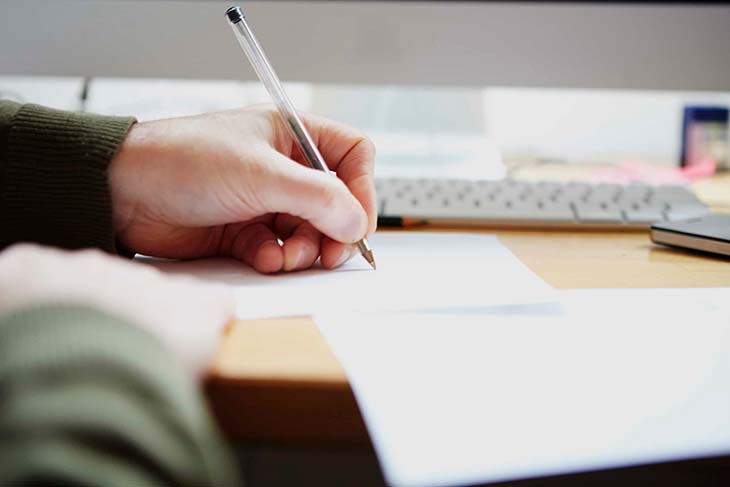 Pourquoi y'a t'il un trou dans le bouchon du stylo bic ?