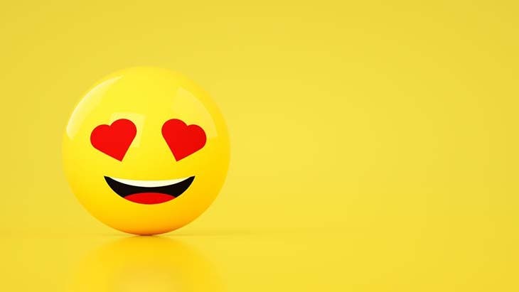 Emoji du visage aux yeux en cœurs