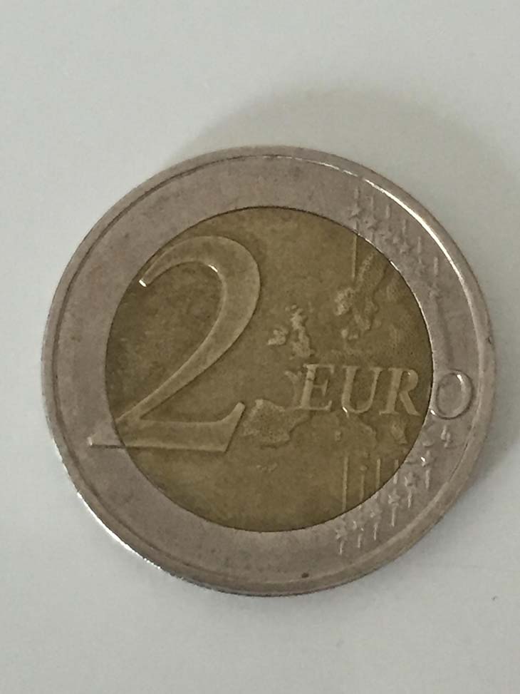 Une pièce de 2€ allemande sans frontières - source : spm Une pièce de 2€ allemande sans frontières - source : spm