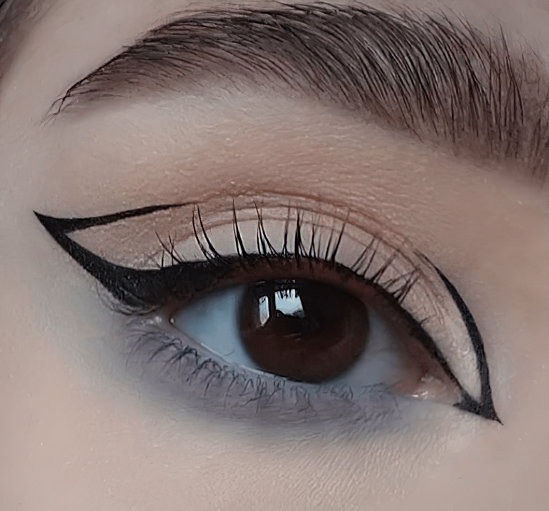 Eye-liner. source : pinterest Eye-liner. source : pinterest