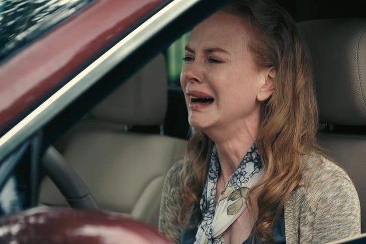 femme pleure volant voiture