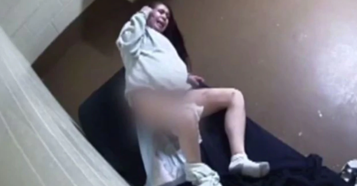 ne vidéo désolante montre une femme enceinte accoucher seule dans une prison sale