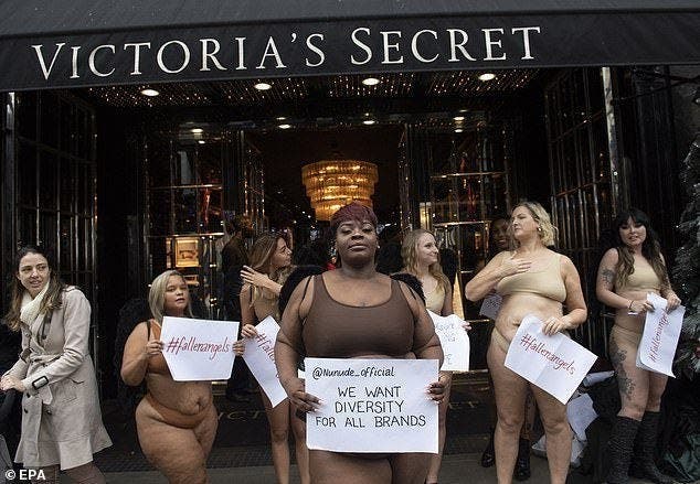 Ces femmes posent « nues » dans la rue pour donner une bonne leçon à Victoria’s Secret
